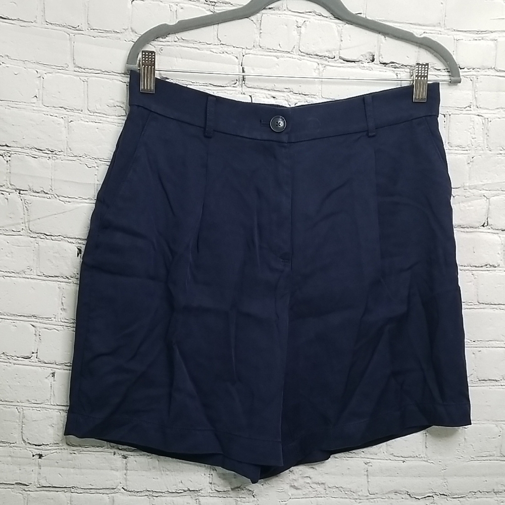 LOFT womens Navy Pleated Bermuda Shorts size 6  "The Emory Short" EUC